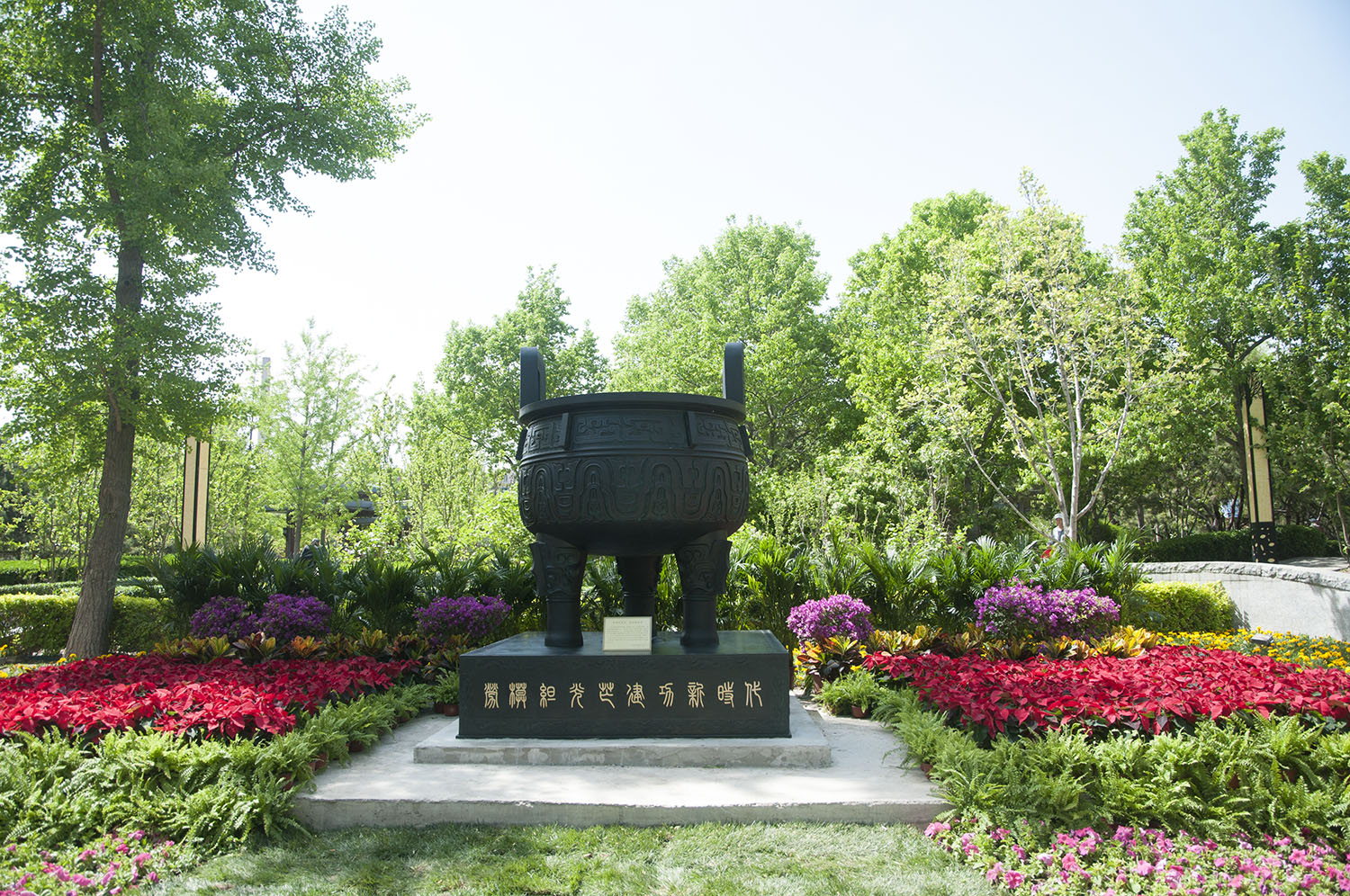 “勞模鼎”——勞模綻光芒 建功新時代